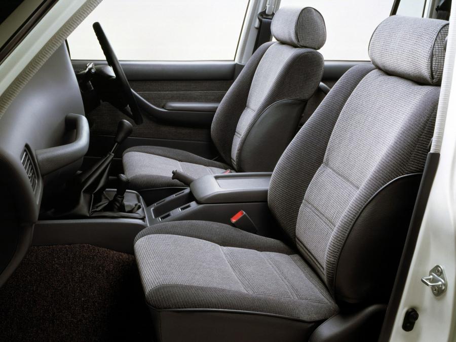 Toyota Land Cruiser 80 VAN STD 1989 года  (JP) (фото 3 из 3)
